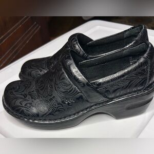 boc Black Embossed Women's Mules